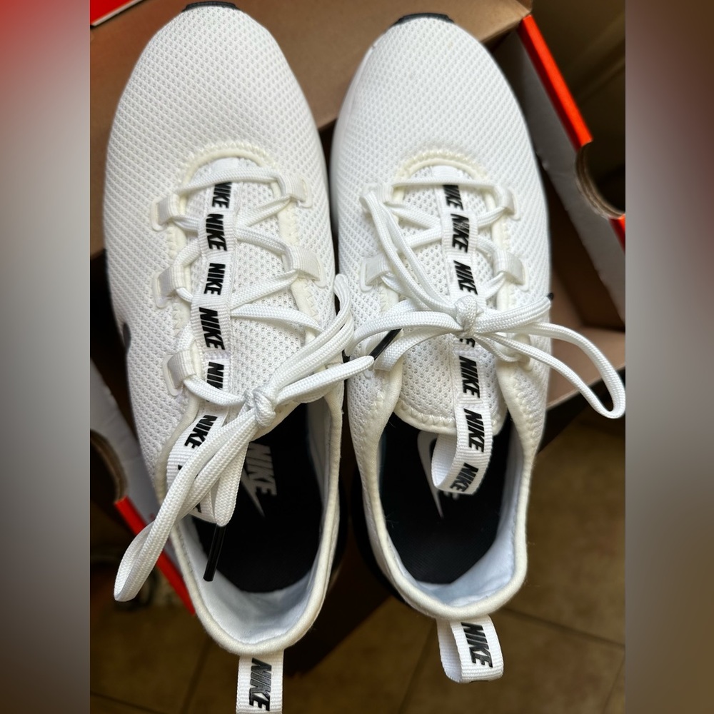 Nike - Picture 5 of 6